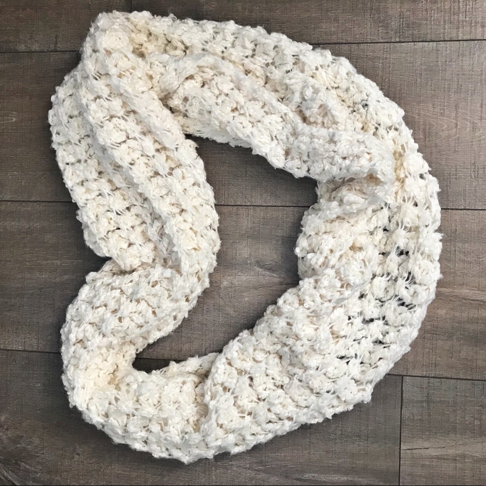 New STEVE MADDEN Infinity Scarf
